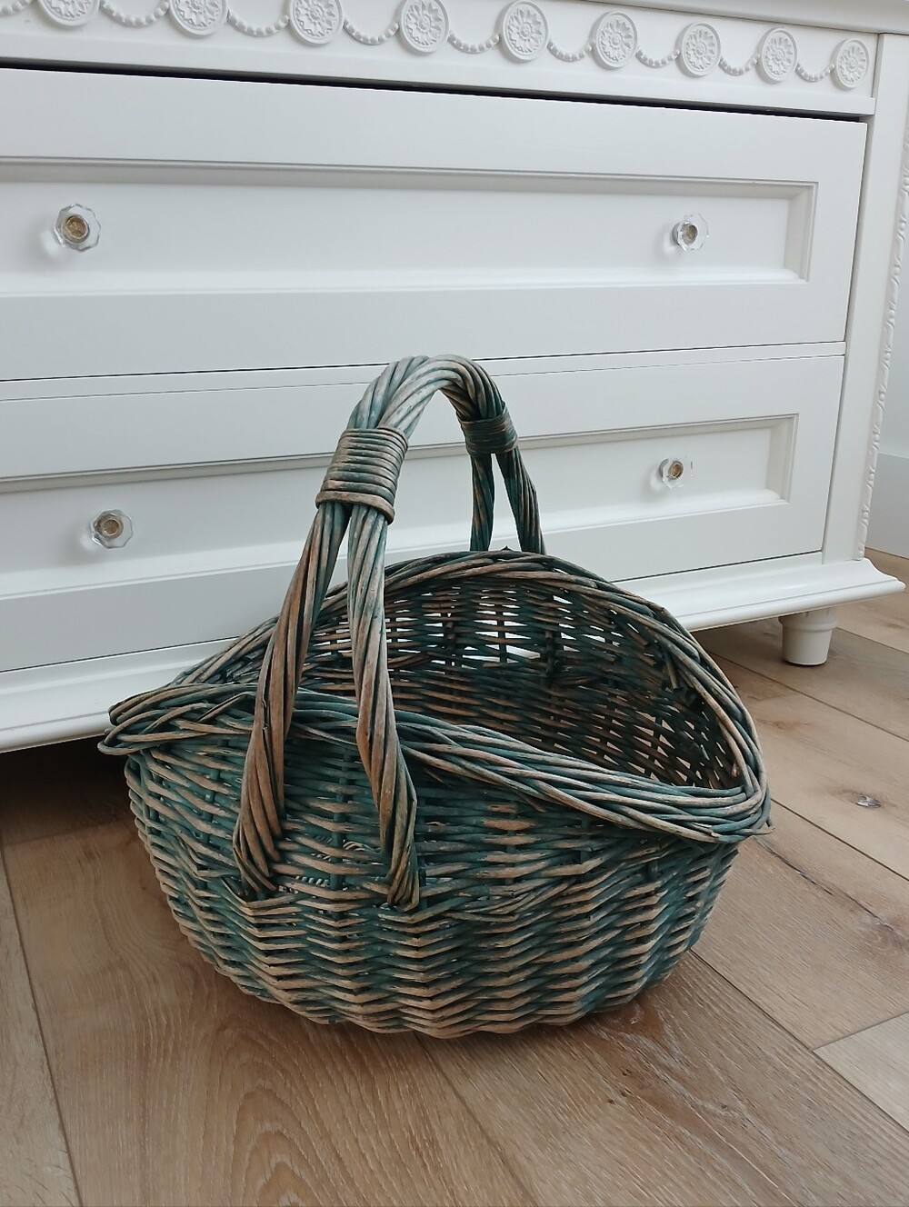 Vintage Handwoven Cottage Country Wicker Basket